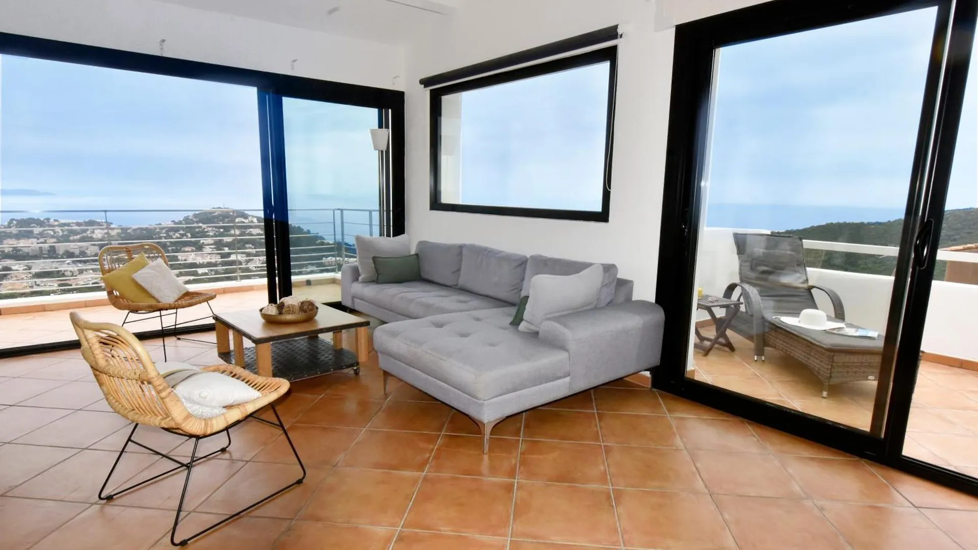 Villa Luxueuse Moderne Avec Piscine & Recemment Renovee, Vue Mer Exceptionnelle! Cavalaire-sur-Mer Holiday home